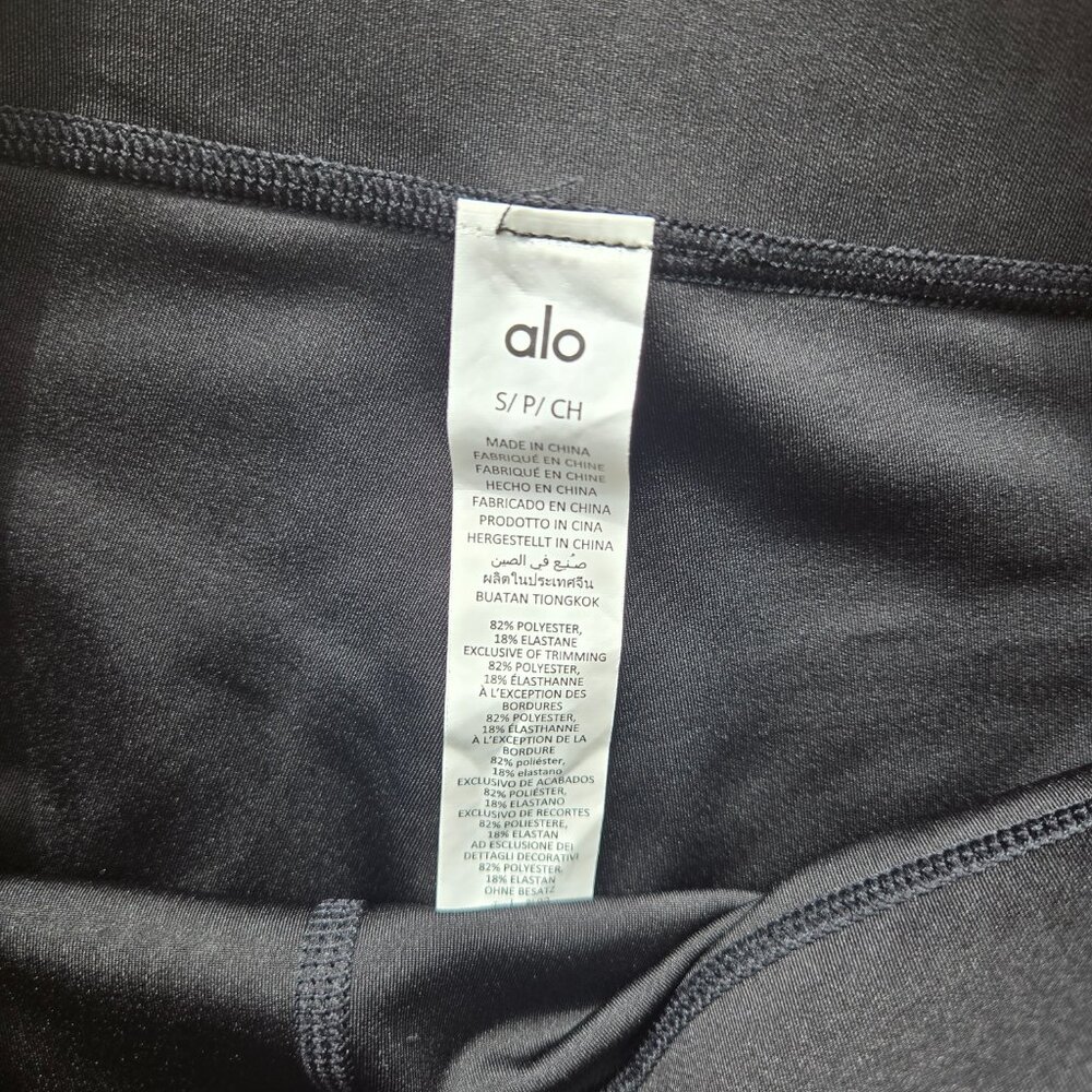 ALO Yoga Airlift High-Waist 7/8 Line Up Legging in Black - Picture 8 of 8